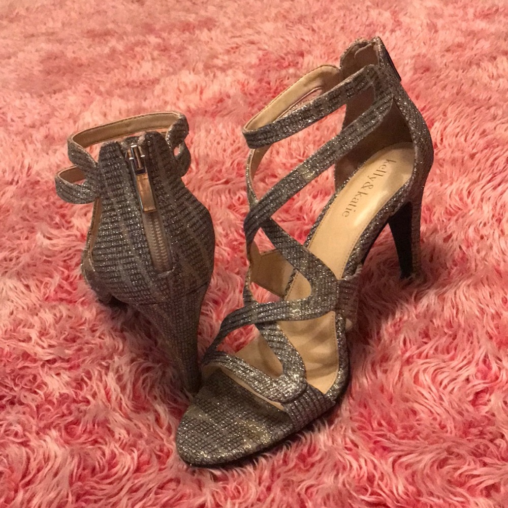 Kelly & Katie size 9 1/2 silver “Claudia”